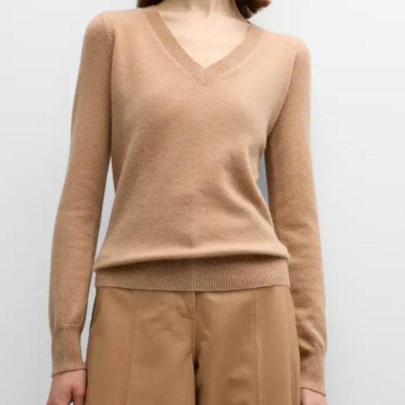 Neiman Marcus Cashmere Collection Cashmere Classic V-Neck Sweater - Picture 1 of 4